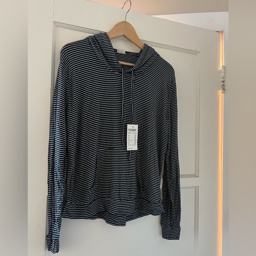 NWT BRANDY MELVILLE ROBINHOOD SOFT FABRIC HOODIE